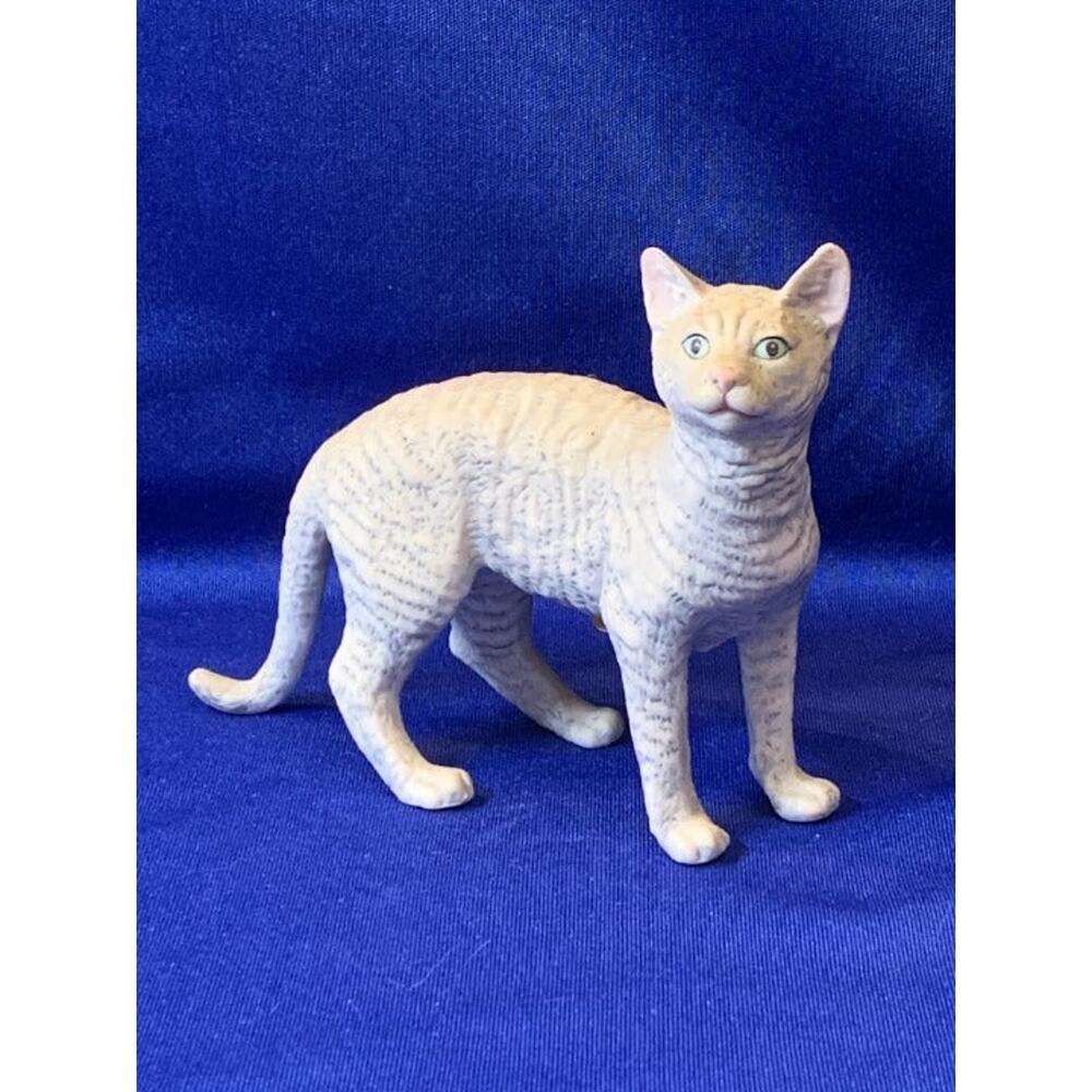 Princeton Gallery Bisque Porcelain Grey Rippled Pointed Cat